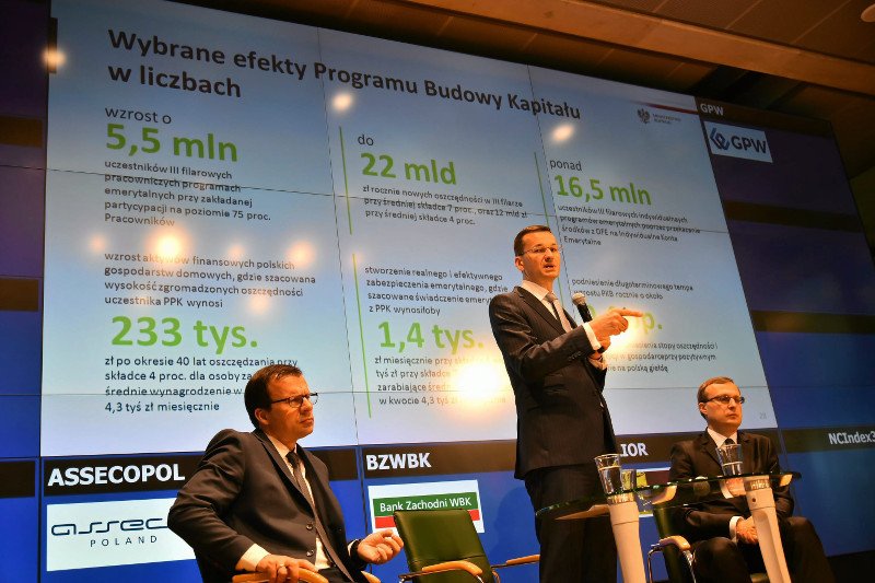 Mateusz Morawiecki mistrz prezentacji, udowodnił Komisji Europejskiej, że finanse kraju są w dobrym stanie.