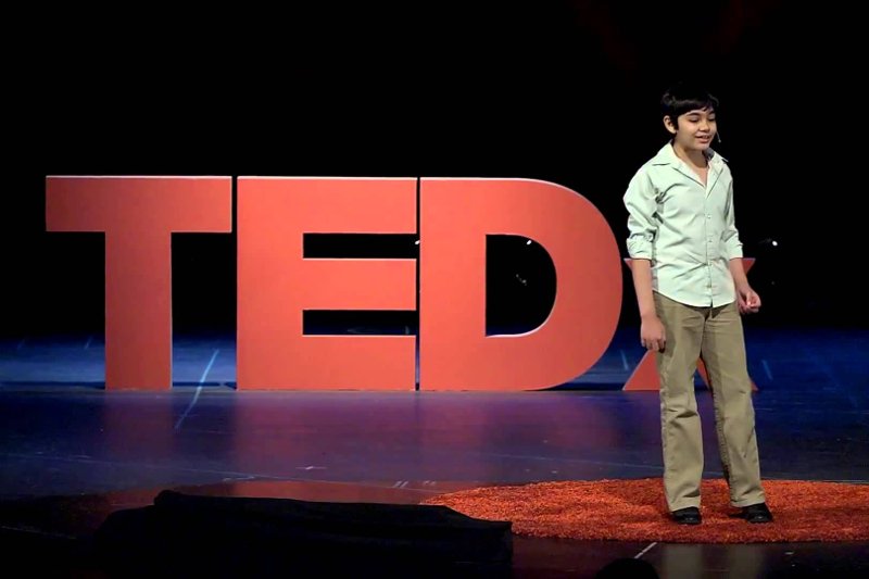 Tanishq Abraham podczas konferencji TEDx Talk