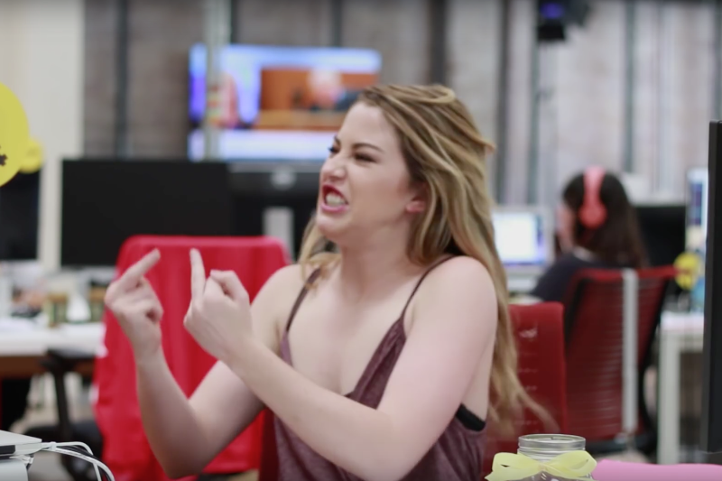 Kobieta, która przeklina różni się czymś od przeklinającego mężczyzny?