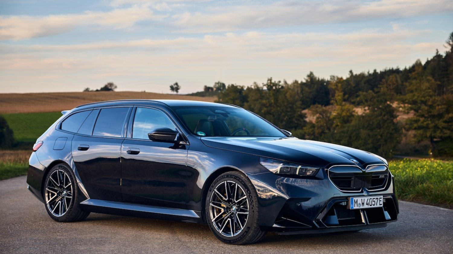 BMW M5 Touring to kombi o absurdalnych osiągach
