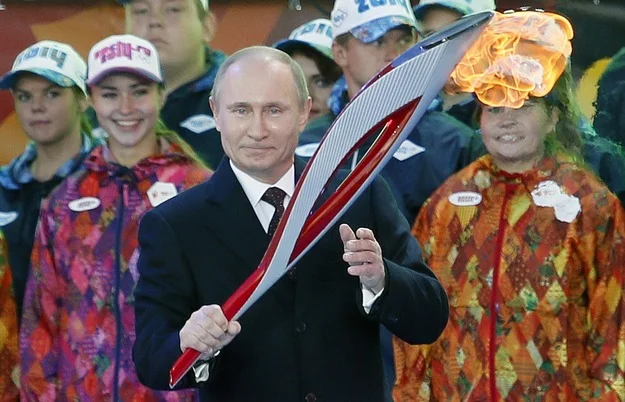 Putin z olimpijskim zniczem w Soczi