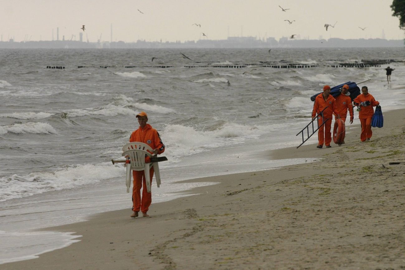 "Nie zbliżaj się". Nagle ludzie nad polskim morzem zaczęli dostawać takie alerty RCB