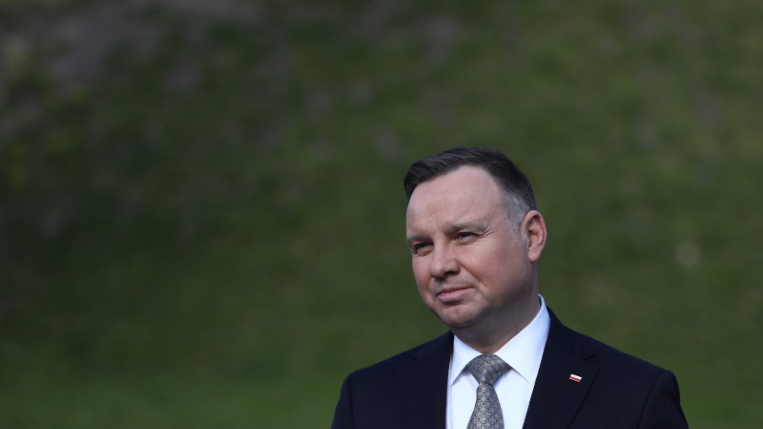 Andrzej Duda odznaczył oskarżanego o nadużycia finansowe dyrektora Caritasu.