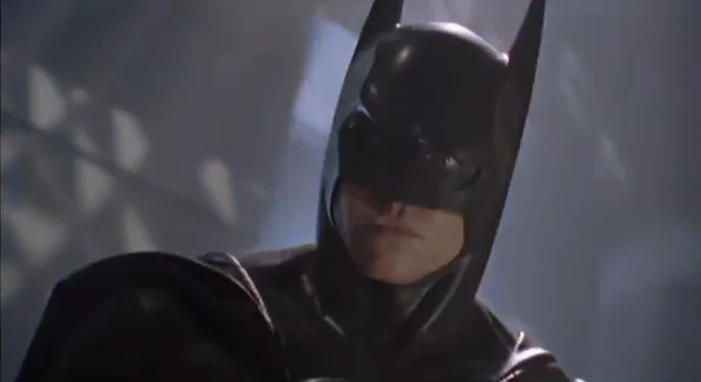 Gdy Batmana grał Val Kilmer u boku superbohatera pojawił się Robin.