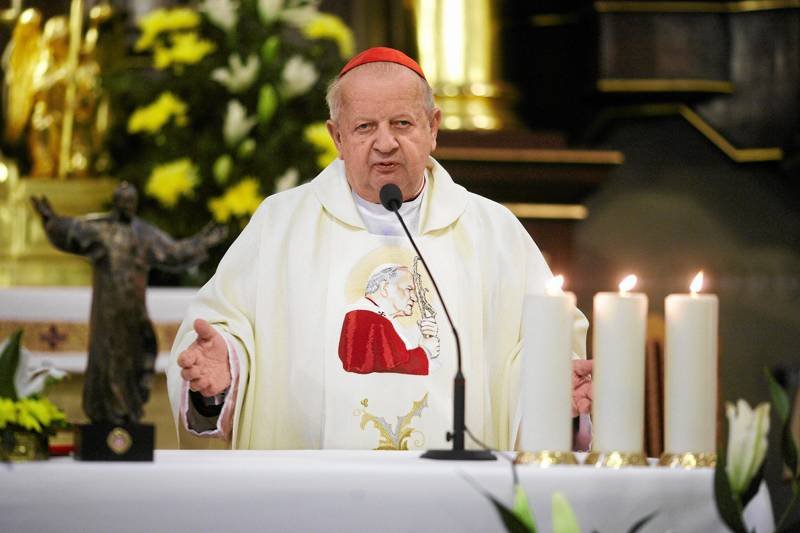 "Jestem bardzo w rękach Bożych", czyli wydanie osobistych notatek Jana Pawła II. Czy Stanisław Dziwisz zdradził papieża?