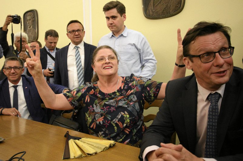 W sprawie zmian w Sądzie Najwyższym PiS narzucił Sejmowi tempo nadzwyczajne i – jak dotąd – idzie jak taran. Czyżby ten pośpiech był ze względu na jedną osobę? – pyta opozycja.