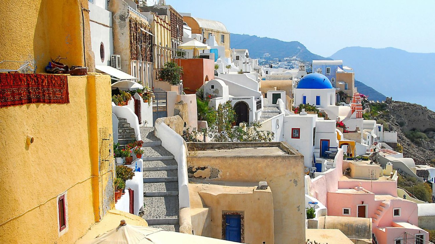 Santorini jednak pełne turystów. A były obawy, że ich zabraknie