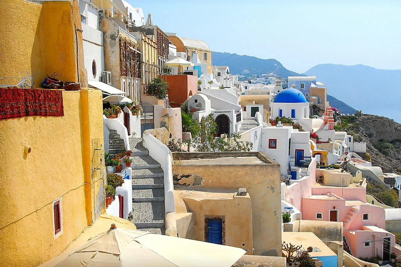 Santorini pełne turystów. Zapomnieli o trzęsieniach ziemi Santorini jednak pełne turystów. A były obawy, że ich zabraknie