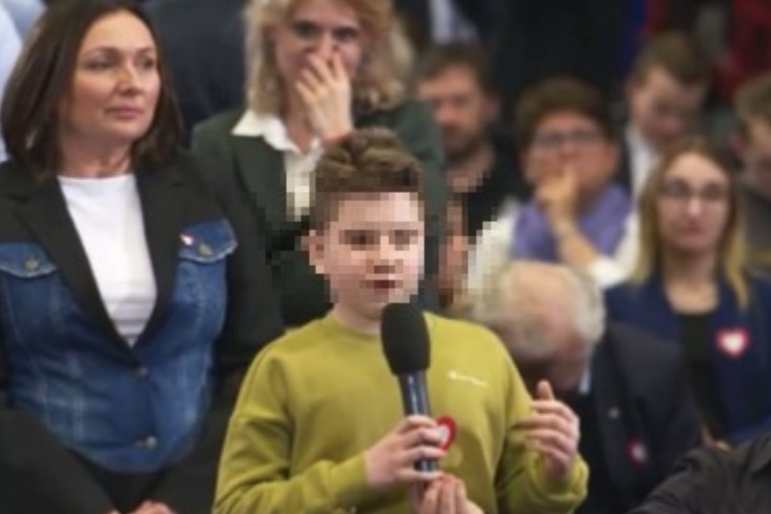 14-latek na wiecu Tuska wyznał, że był molestowany. Smutny finał sprawy.