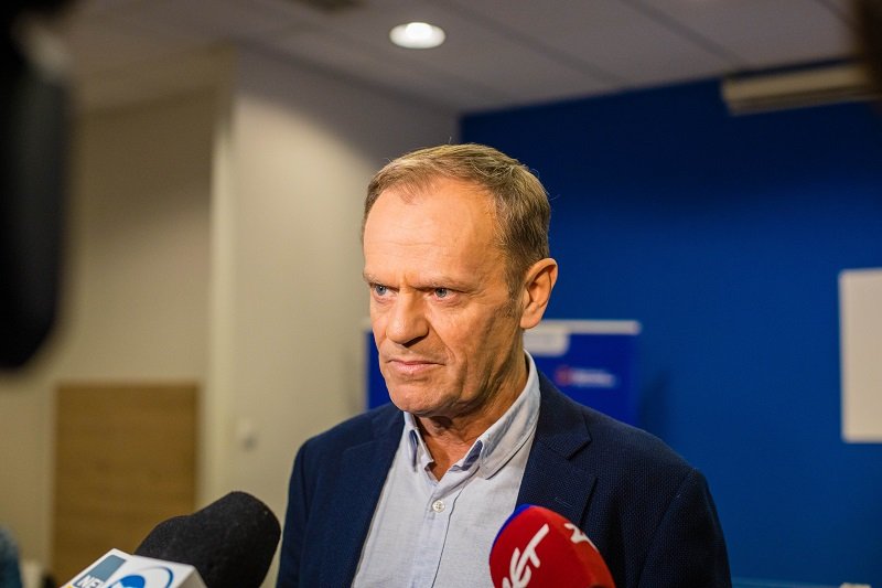 Donald Tusk ma przesłanie na prima aprilis. To jak wymowny apel do PiS.
