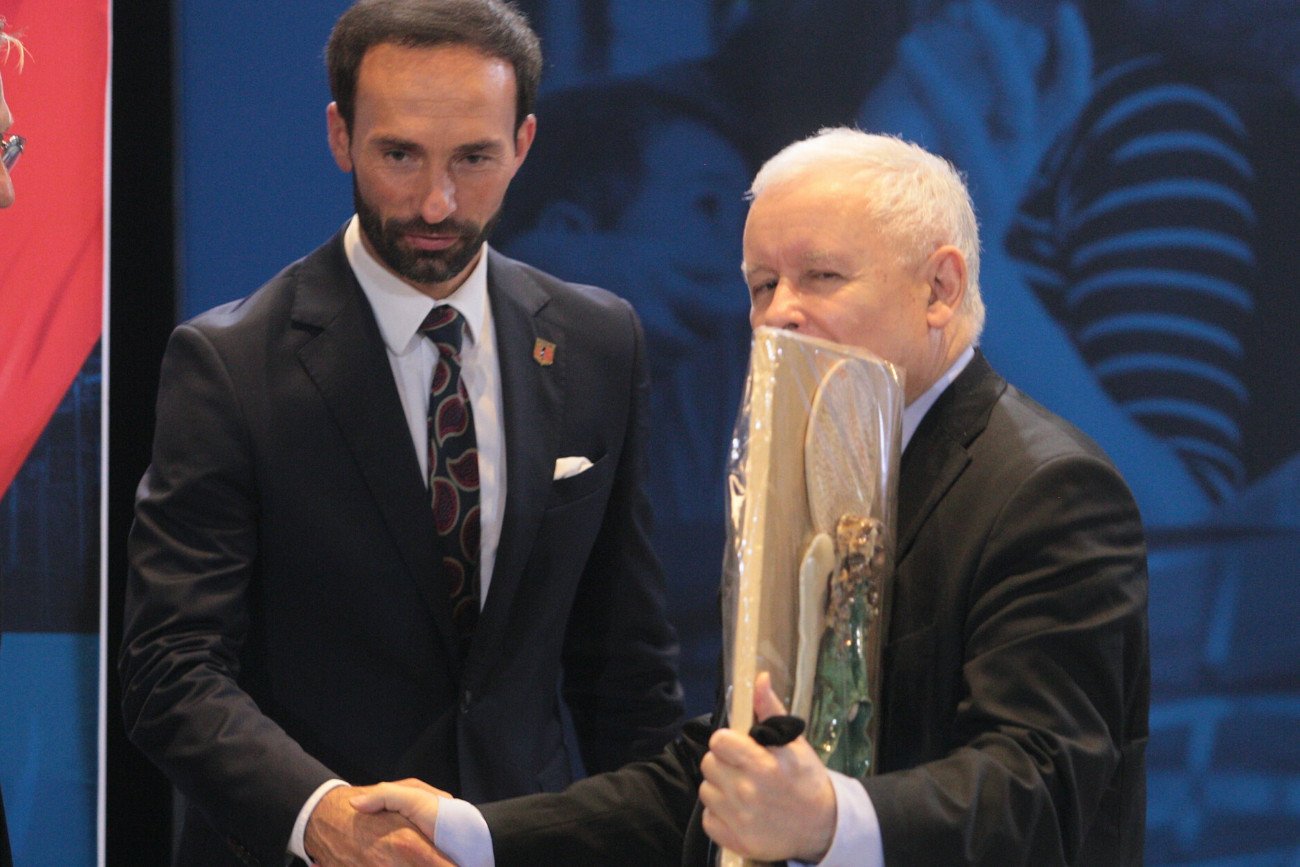 Paweł Grzybowski i Jarosław Kaczyński podczas wizyty prezesa PiS w Rypinie