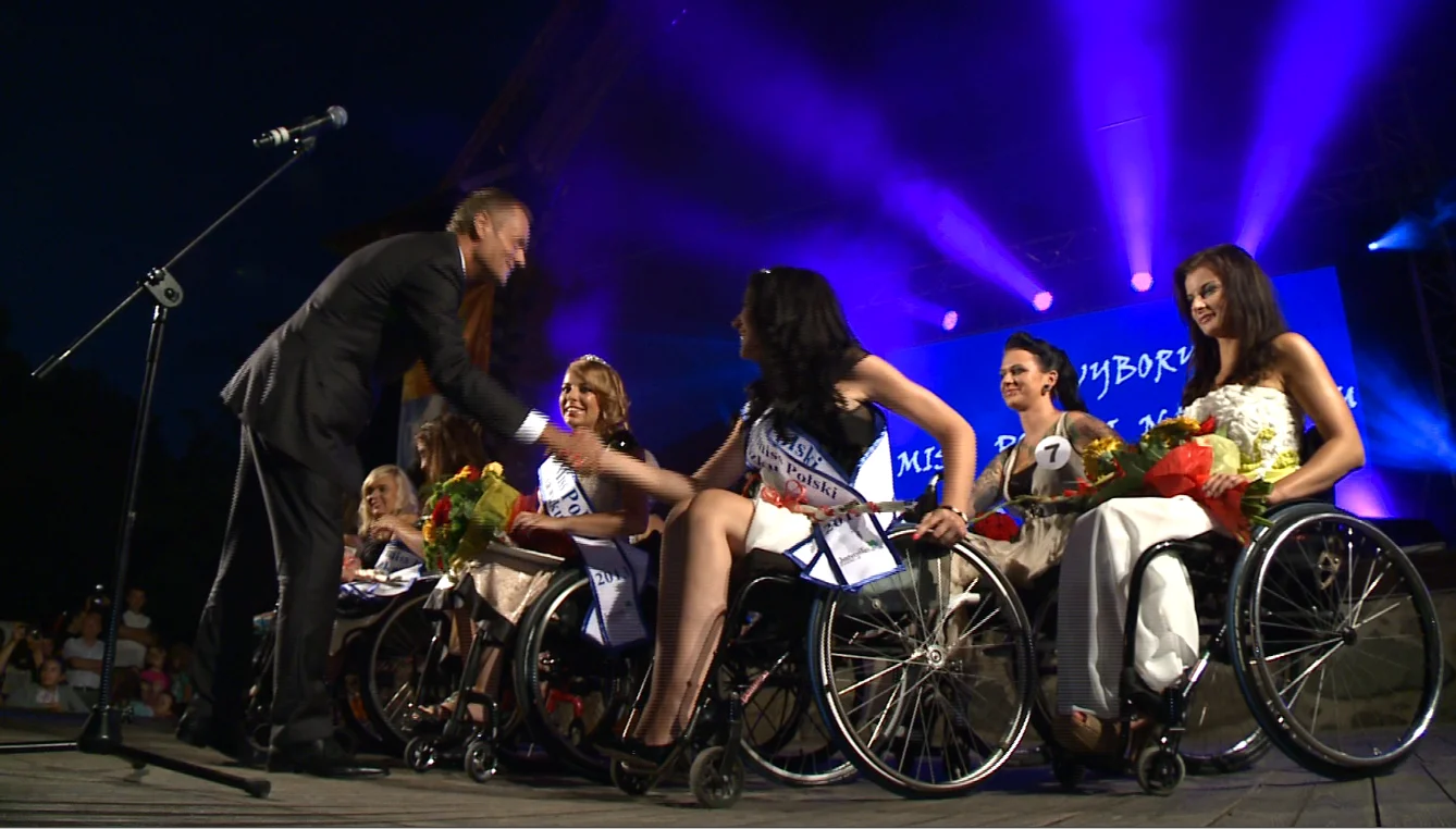 Premier Tusk gratuluje finalistkom I Wyborów Miss Polski na Wózku