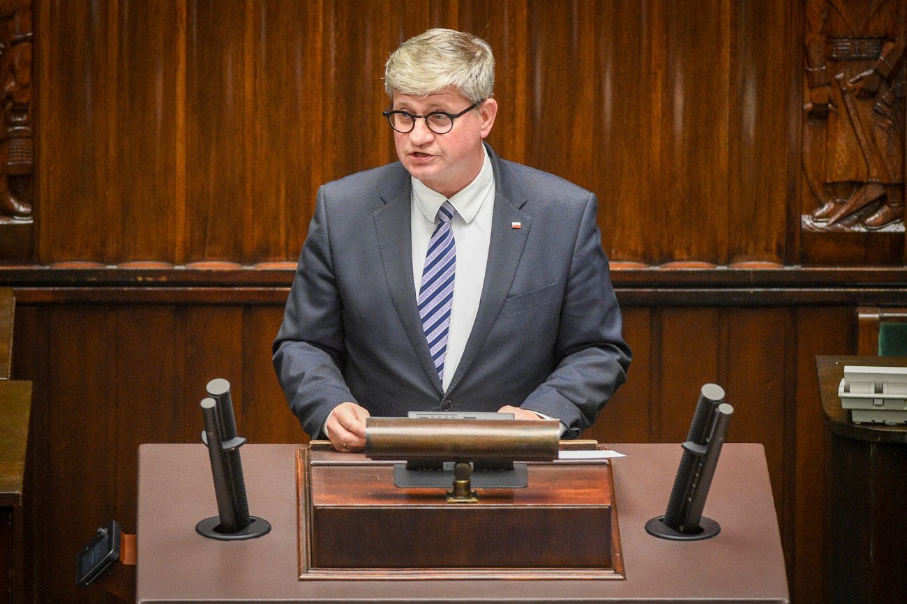 Szef BBN, Paweł Soloch, tłumaczy, dlaczego zrzucił na ziemię zdjęcie z dzieckiem migrantów