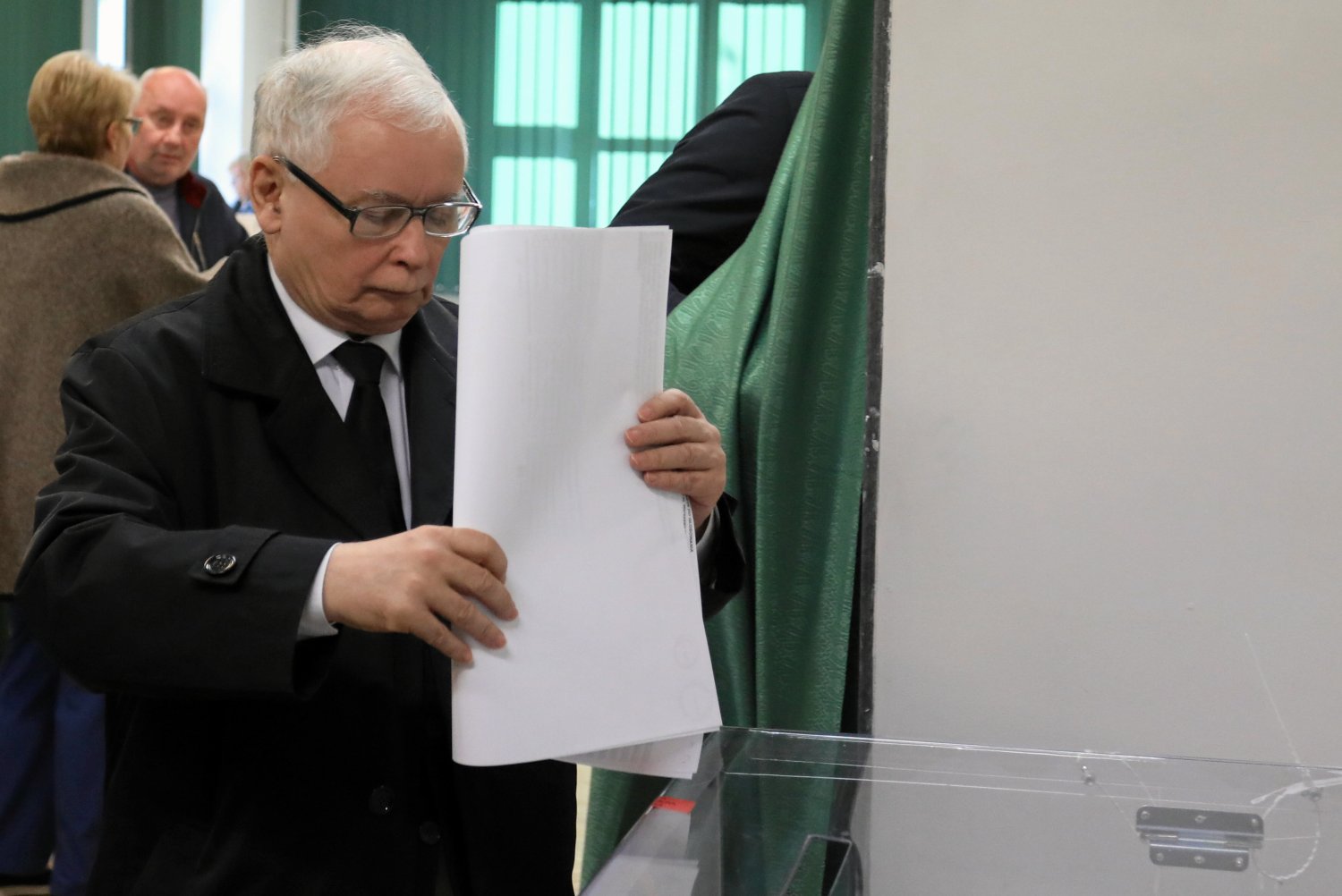 CBOS przedstawiało niewiarygodnie niskie poparcie dla opozycji.