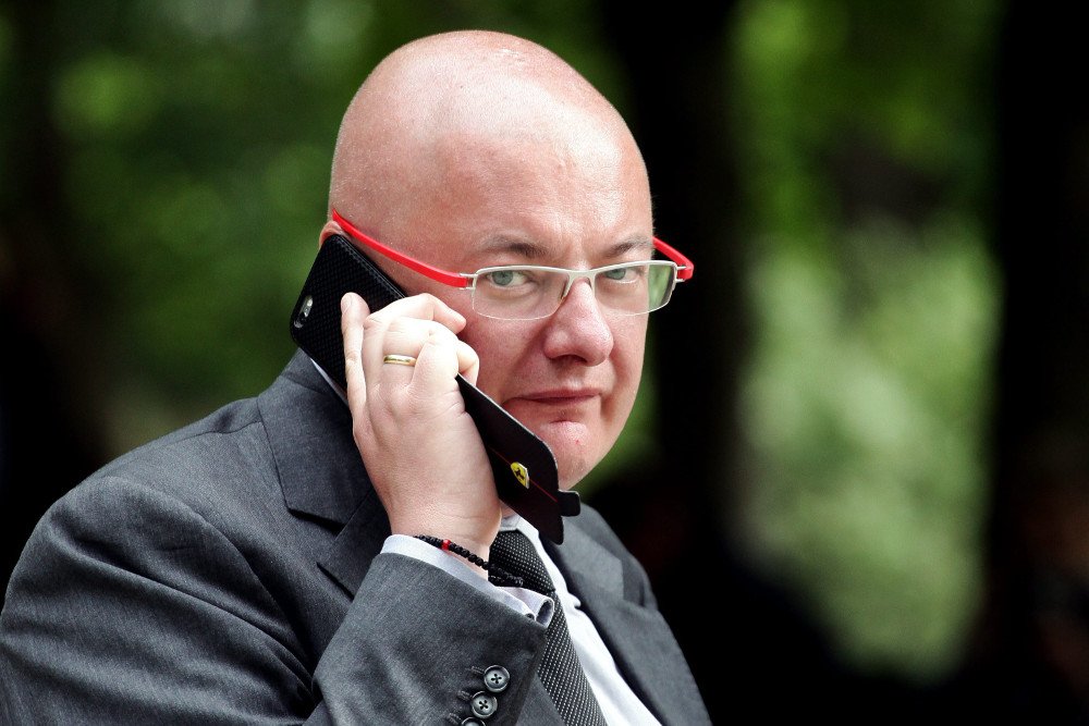 Michał Kamiński nie odpowie za niewpisany do oświadczenia majątkowego zegarek. Polscy politycy nieraz wpadają w tarapaty. Sprawdzamy, jak się z nich tłumaczą.