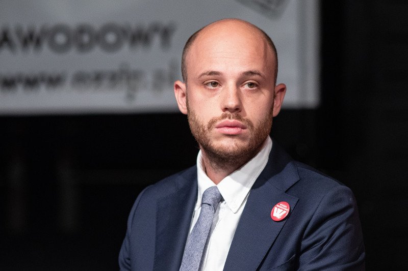 Sąd Apelacyjny uznał, że kierowane przez Jana Śpiewaka stowarzyszenie "Miasto Jest Nasze" naruszyło dobre imię Roberta Szustkowskiego. MJN wiązało biznesmena z dziką reprywatyzacją w Warszawie.