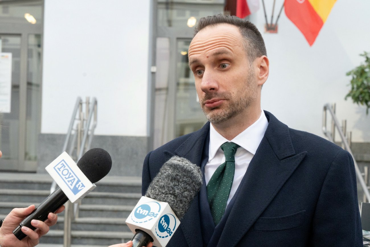 Dlaczego Janusz Kowalski zachowuje się w ten sposób?