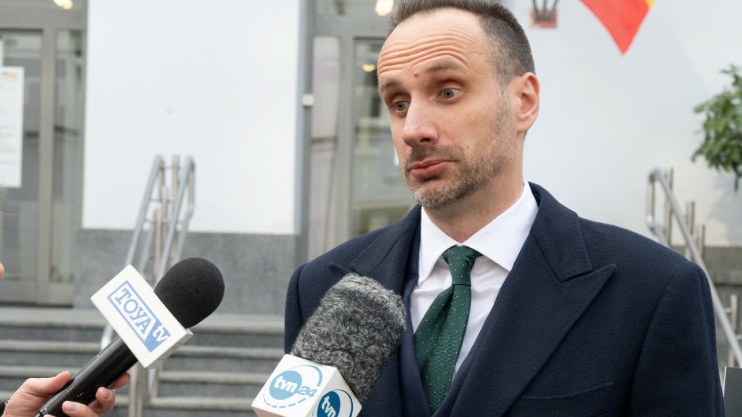 Dlaczego Janusz Kowalski zachowuje się w ten sposób?