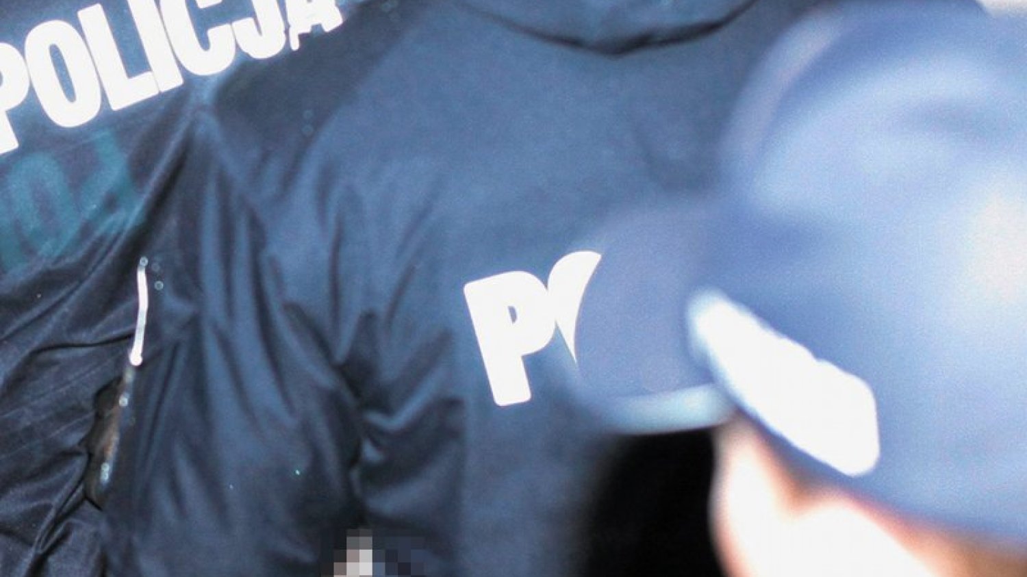 Policja zatrzymała 21-latka. Miał trafić za kratki za gwałt. W tym czasie znów zaatakował. Tym razem ofiarą jest 13-latka.