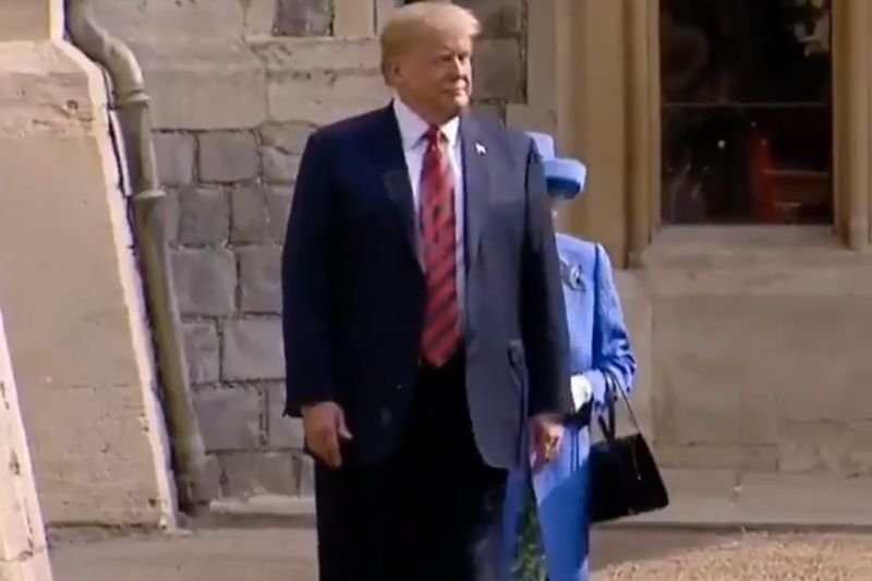 Gafa Donalda Trumpa na spotkaniu z Elżbietą II.