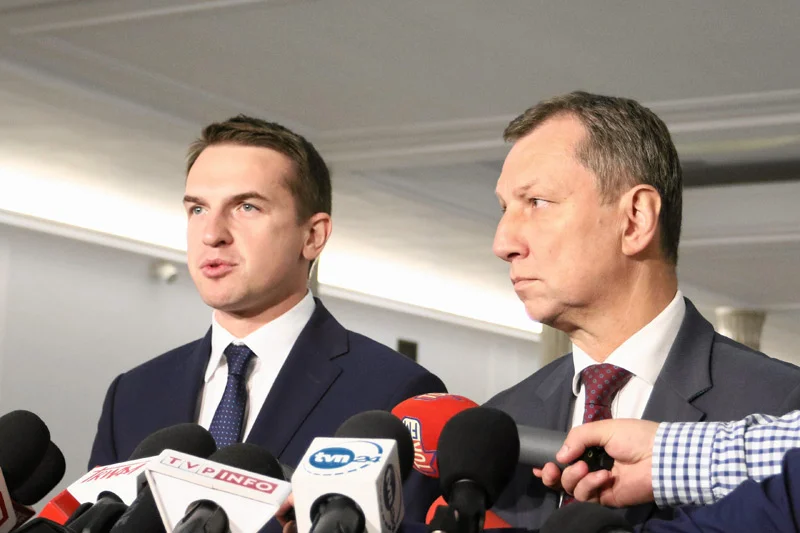 Adam Szłapka z Nowoczesnej i Andrzej Halicki z PO poinformowali o złożeniu wniosku ws. powołania sejmowej komisji śledczej, która miałaby zbadać domniemaną inwigilację opozycji przez służby podległe PiS.