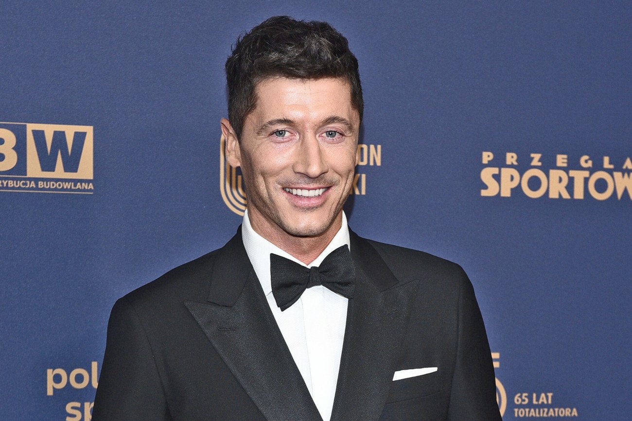 Robert Lewandowski znalazł nowego pracodawcę. FC Barcelona wydała na 33-latka spore pieniądze.