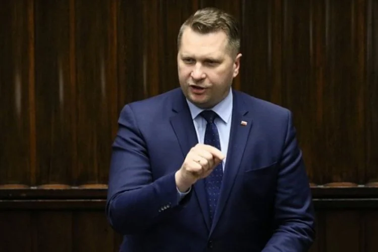 Czarnek deklaruje, że do końca kwietnia zrzuci 5 kg.