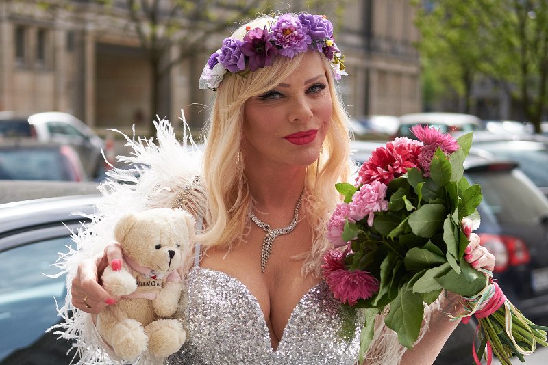 Ilona Staller przyleciała do Polski, by promować film dokumentalny "Cicciolina: Matka chrzestna skandalu".