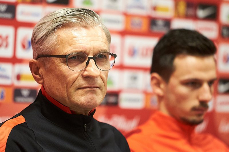 Adam Nawałka nie miał dziś powodów do zadowolenia. Przegraliśmy z Meksykiem 0:1