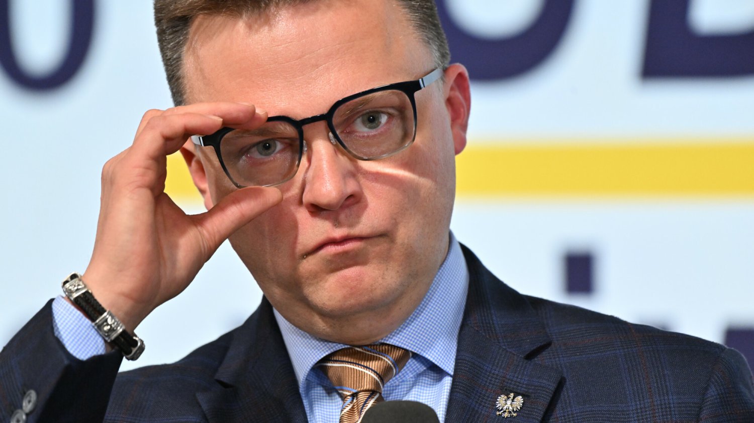 Hołownia ma powody do zmartwienia. Wiadomo kto "zjadł" poparcie Trzeciej Drogi Zaskoczenie w nowym sondażu. Hołownia ma powód do zmartwienia