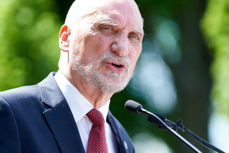 Absurdalne słowa Macierewicza o wynikach sondażu Kantar.  "Pewien element propagandy politycznej"