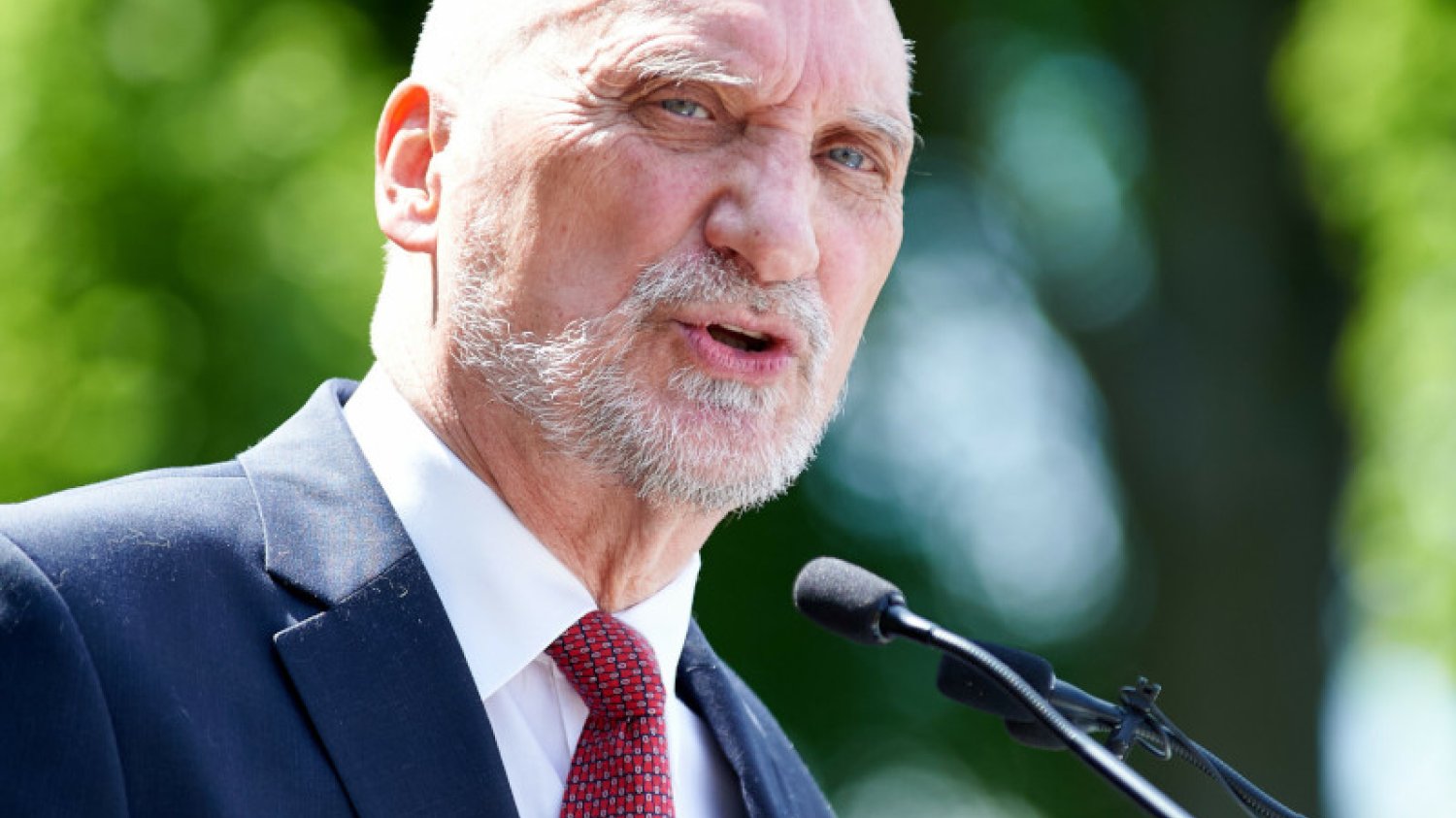 Absurdalne słowa Macierewicza o wynikach sondażu Kantar. "Pewien element propagandy politycznej"