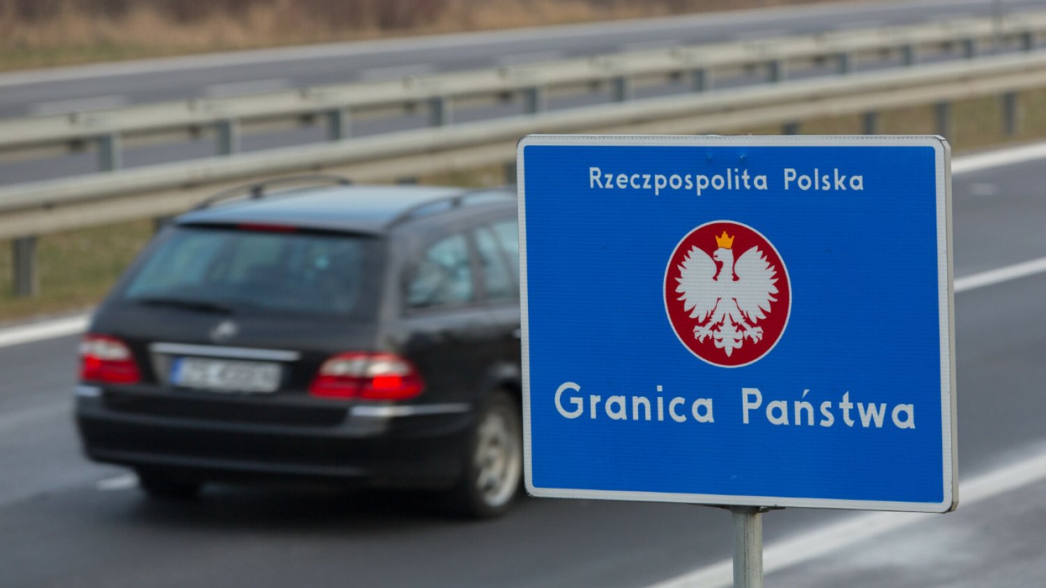 44 proc. młodych Polaków rozważa emigrację zarobkową