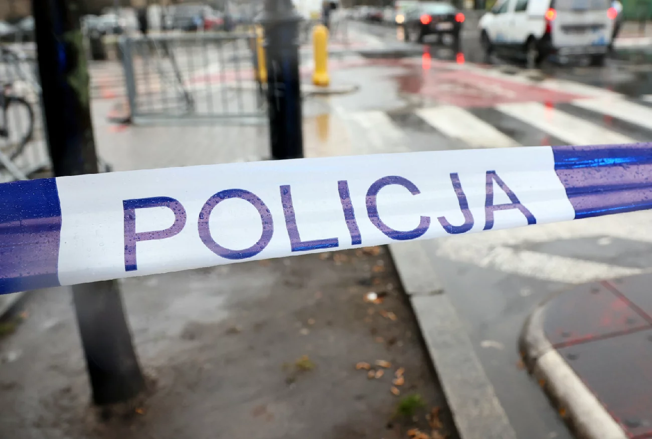 Gdynia. Pijany wjechał prosto w drzewo seatem. Zginął 18-letni chłopak.