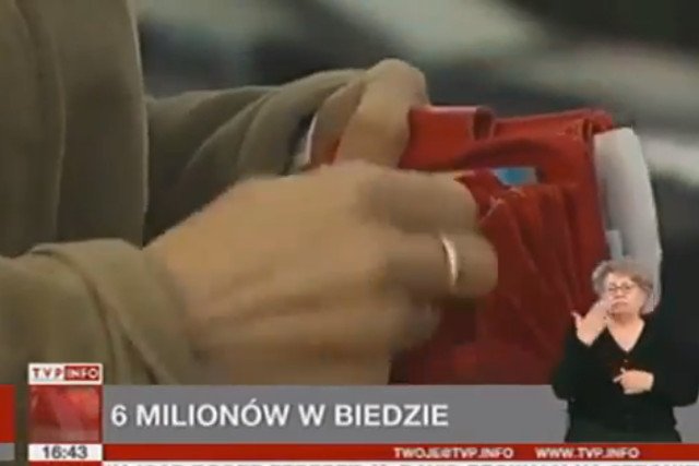 Kadr z przeróbki klipu Kancelarii Premiera, którą poleca na Twitterze Adam Hofman