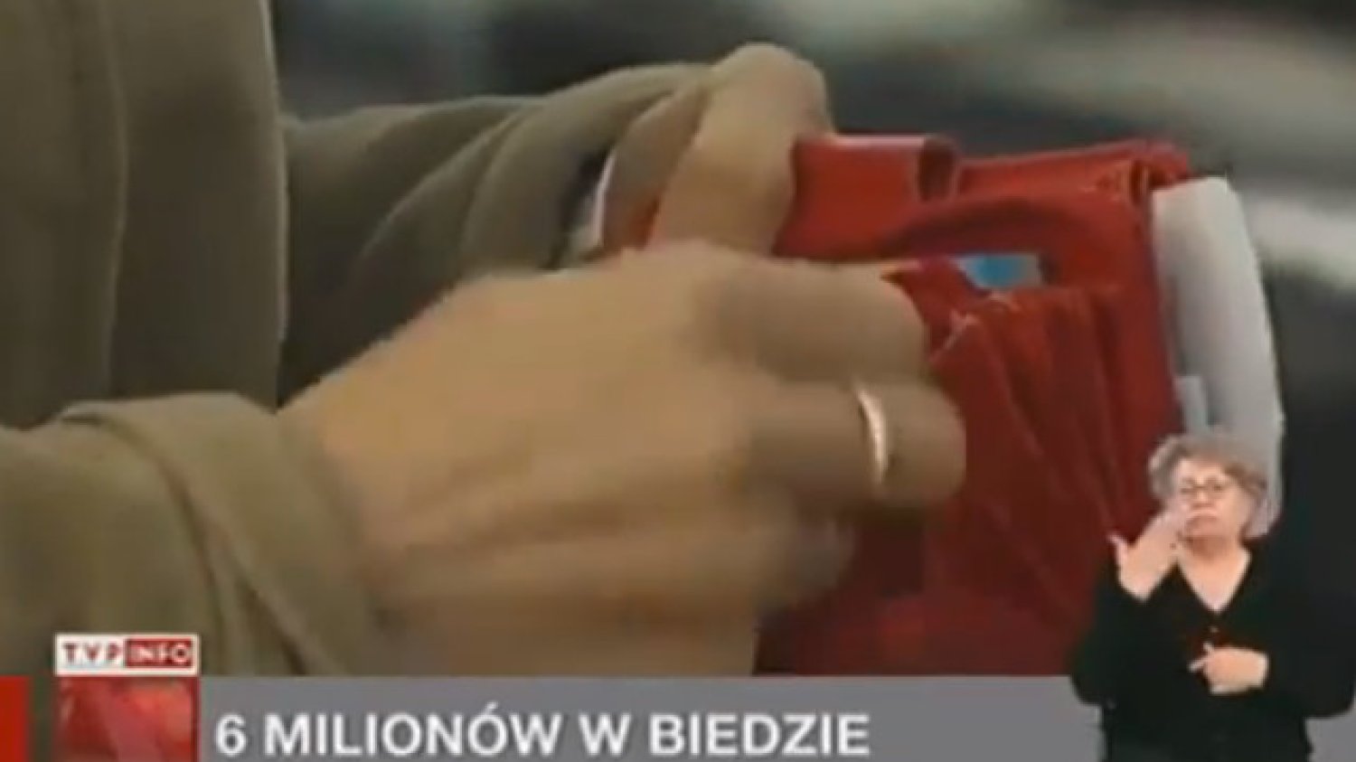 Kadr z przeróbki klipu Kancelarii Premiera, którą poleca na Twitterze Adam Hofman