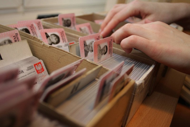 Finansowi oszuści znaleźli nowy sposób na kradzieże. Tym razem wyłudzają dowody osobiste.