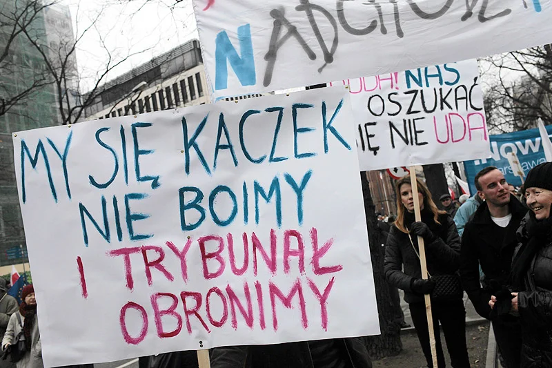 Wbrew takim hasłom, okazuje się, że wielu Polaków sympatie dla KOD ukrywa w obawie przed negatywnymi konsekwencjami.