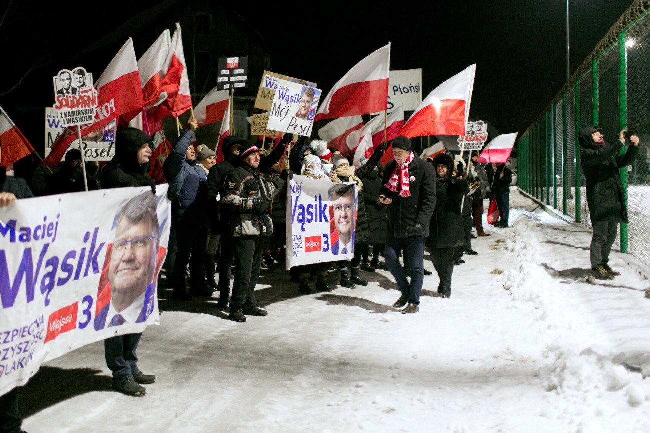 Przed zakładem karnym w Przytułach Starych pod Ostrołęką odbywają się protesty w obronie Macieja Wąsika.