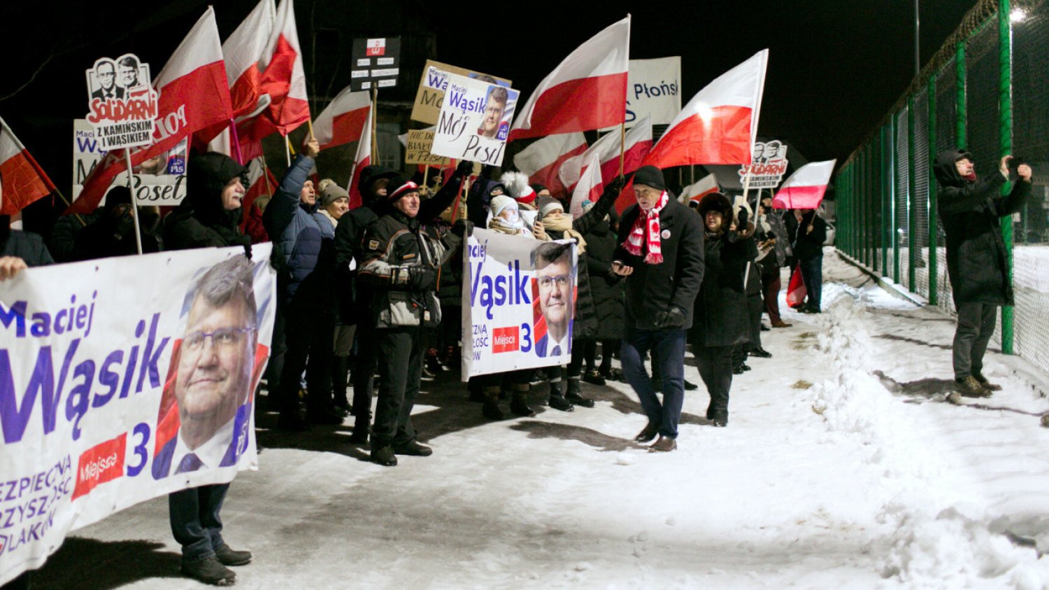 Przed zakładem karnym w Przytułach Starych pod Ostrołęką odbywają się protesty w obronie Macieja Wąsika.