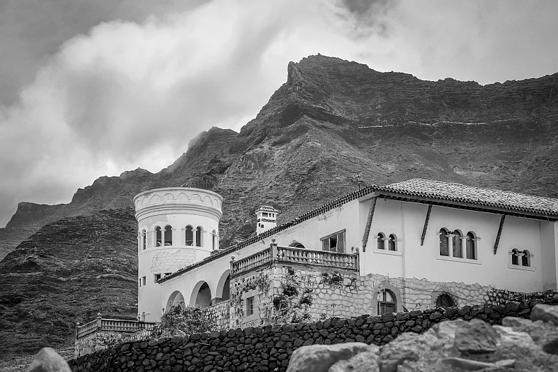 Willa Wintera na wyspie Fuerteventura w archipelagu Wysp Kanaryjskich. Według autora to jeden z kluczy do rozwiązania powojennych losów Adolfa Hitlera