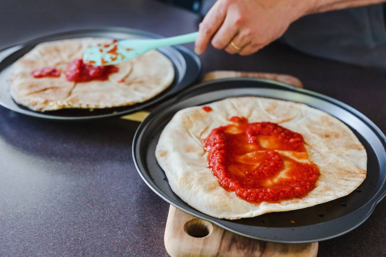 Pizza na patelnię w 15 minut. Prosty i szybki przepis Pizza na patelnię w 15 minut. Prosty i szybki przepis