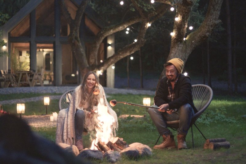 Hygge to sztuka czerpania szczęścia z codzienności i umiejętność cieszenia się chwilą. Jak zaprojektować i urządzić wnętrze domu w zgodzie z tą skandynawską filozofią?