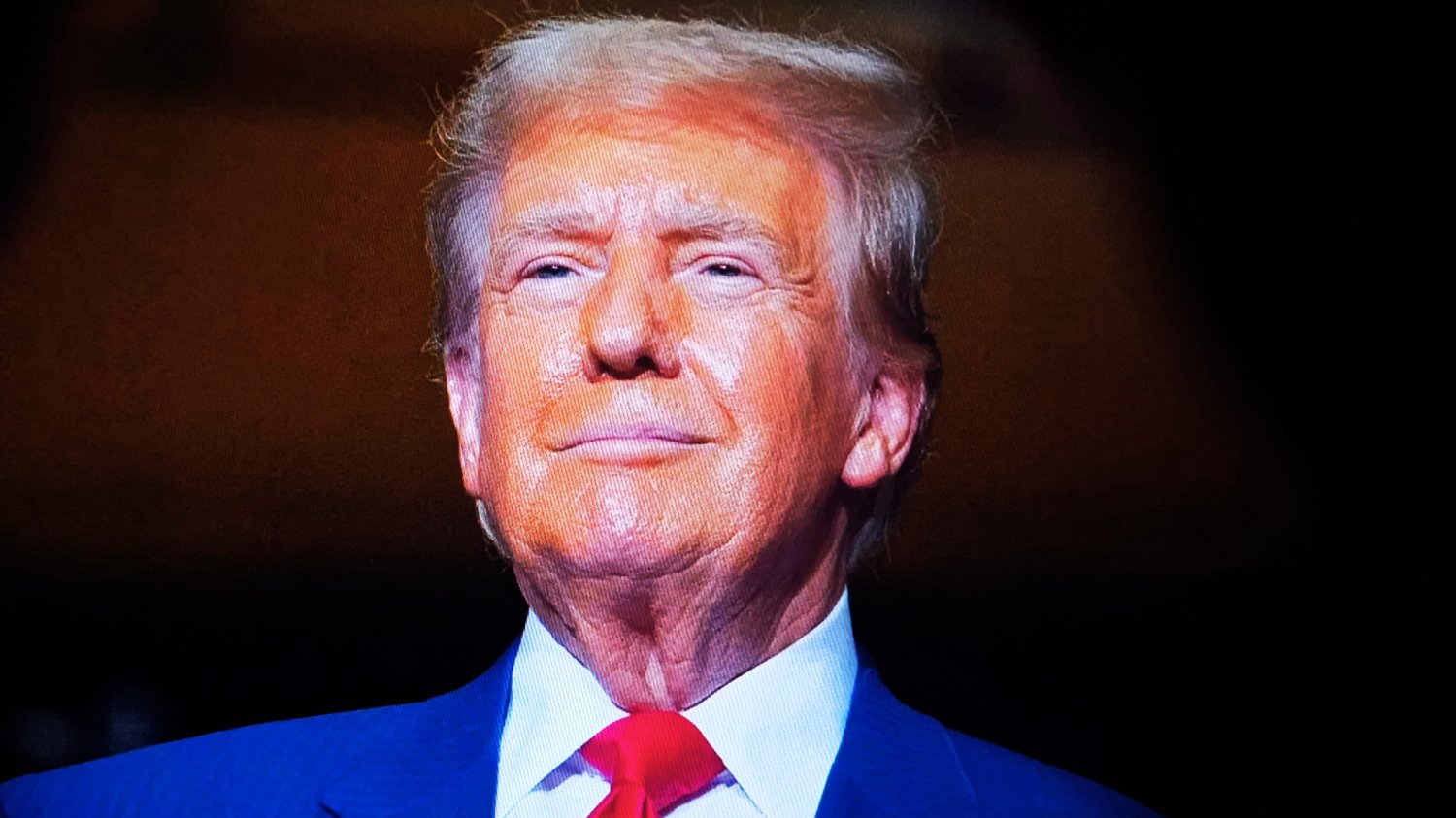 Odcień skóry Trumpa to nie przypadek, a błąd. Makijażystka radzi mu zatrudnić profesjonalistów Donald Trump