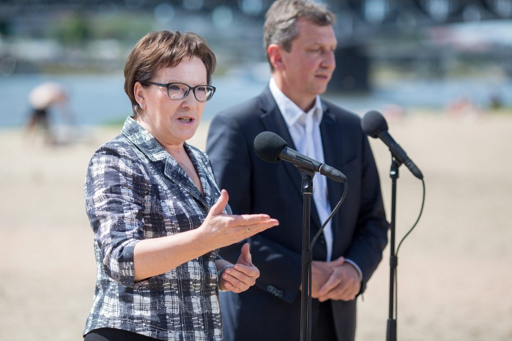 Listy Platformy Obywatelskiej głównym tematem w polityce. Opozycja sugeruje, że premier może szantażować swoją partię, jeśli na czołowych miejscach nie znajdą się jej współpracownicy. Minister Halicki zaprzecza.