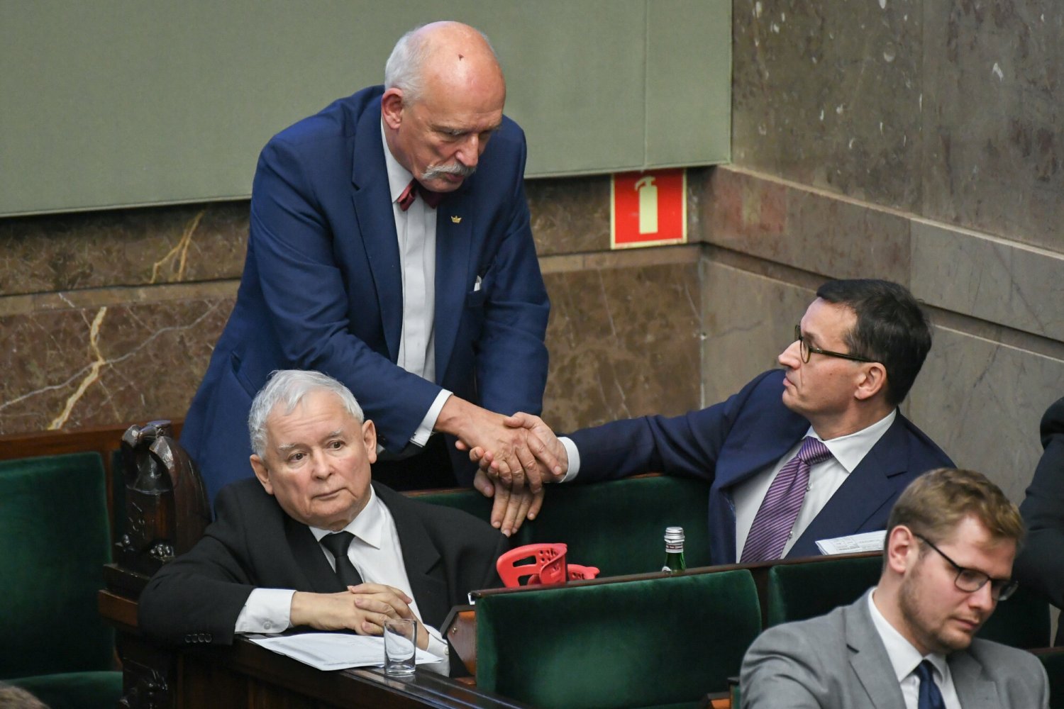 Nowy sondaż IBRiS wskazuje, że Konfederacja może pomóc PiS utrzymać włądzę.