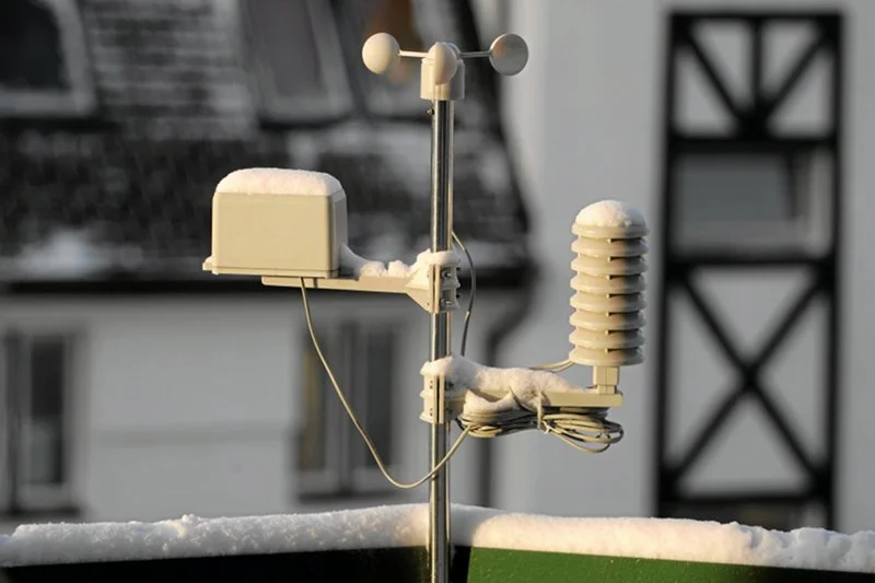 Nie potrzebna jest własna stacja meteorologiczna, aby prognozować pogodę. Wystarczy internet i dostęp do odpowiedniej aplikacji.