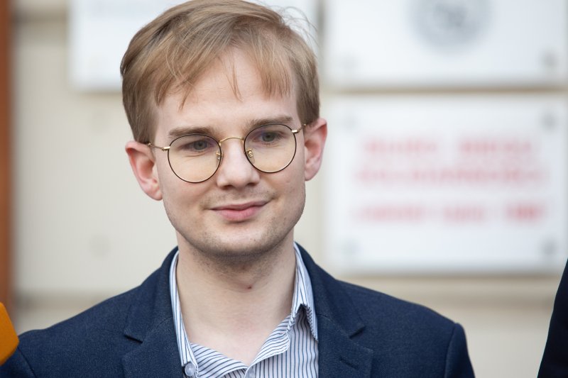 Piotr Patkowski robi błyskawiczną karierę.Trzy miesiące temu trafił do resortu finansów, a teraz będzie zarządzał Departamentem Polityki Makroekonomicznej.