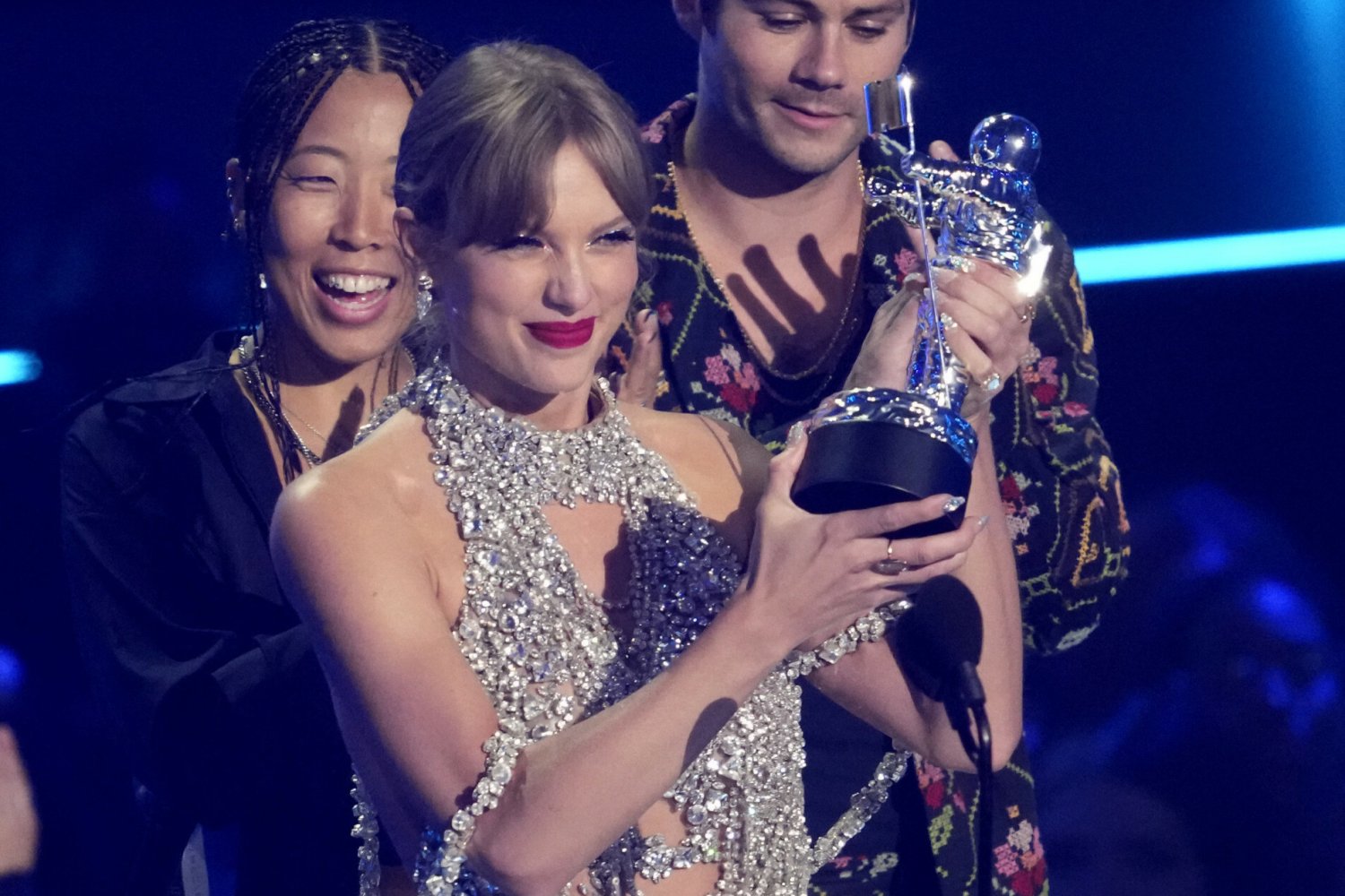 Taylor Swift odbiera nagrodę MTV VMA 2022