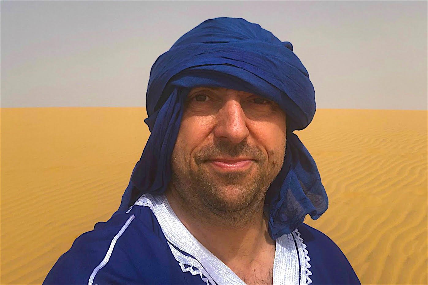 Kapryśny arabski szejk? Nie, to lider zespołu Boys podczas "podróży służbowej" do Maroka